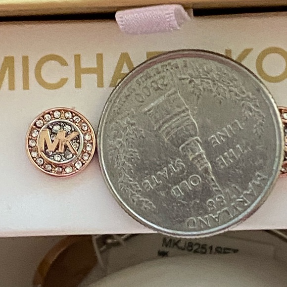 Michael Kors Set- Logo bangle &  pierced earrings  NEW IN BOX w tags and booklet - Picture 3 of 11